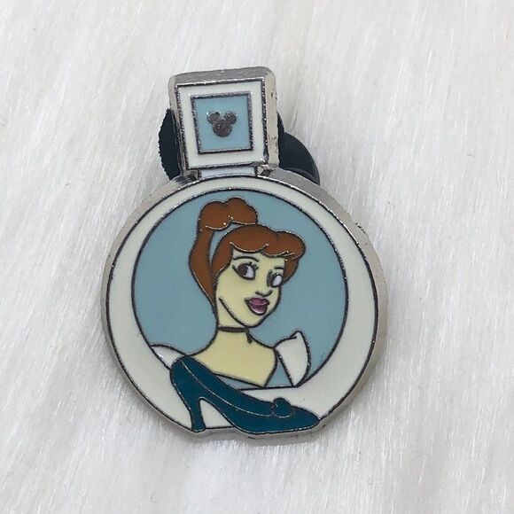 🔮 5/$25 Disney Bottle Collection Cinderella Pin - Picture 1 of 3